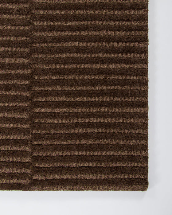 Anni Floor Rug in Chocolate, close-up of a corner showing the edge and wool pile