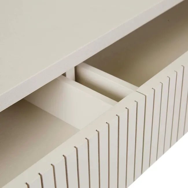 Chloe Channel Console