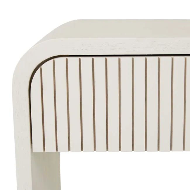 Chloe Channel Console