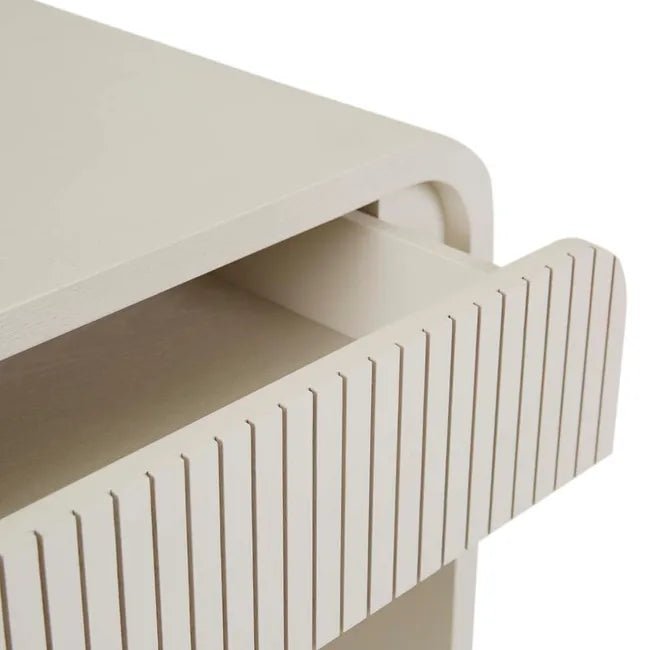 Chloe Channel Console