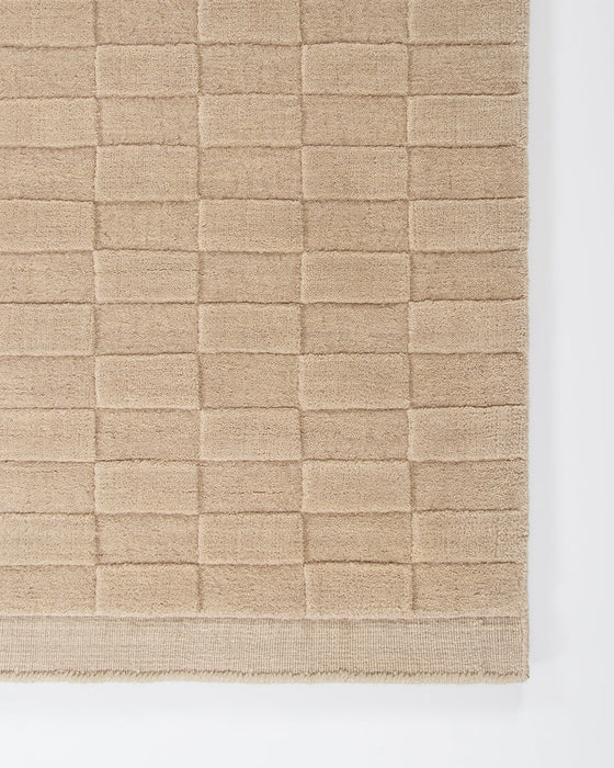 Hugo Floor Rug in Almond, close-up of a corner showing the edge and wool pile