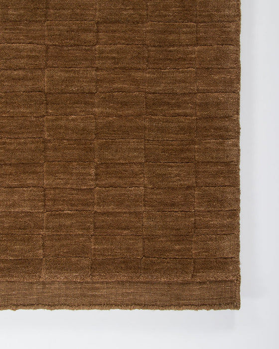 Hugo Floor Rug in Toffee, close-up of a corner showing the edge and wool pile