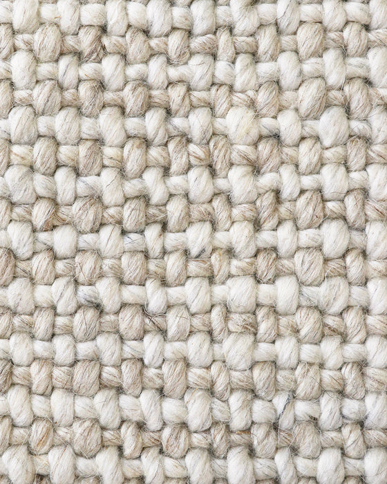 Kansas Floor Rug in Oat/Natural, close-up of the wool and viscose pile and texture