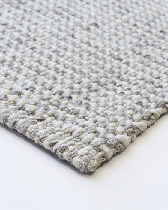 Kansas Floor Rug in Oyster/Natural, close-up of a corner showing the edge and wool and viscose pile