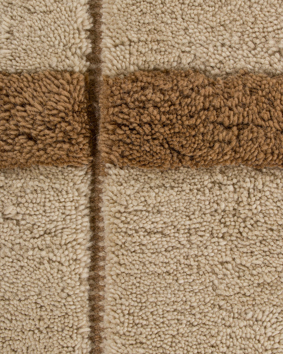 Mesa Floor Rug in Camel, close-up of the wool pile and texture