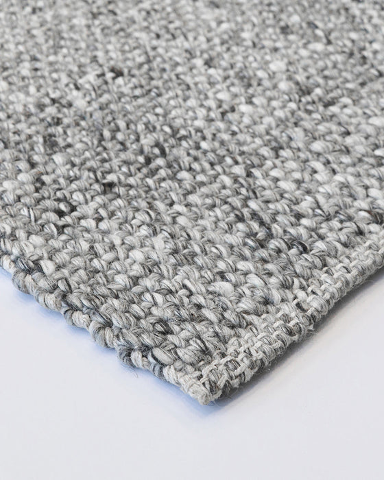 Nebraska Floor Rug in Ash, close-up of a corner showing the edge and wool and viscose pile
