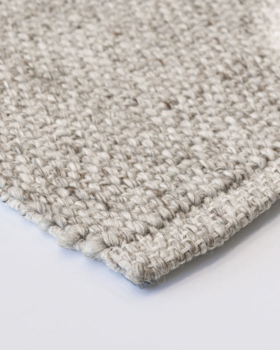 Nebraska Floor Rug in Pebble, close-up of a corner showing the edge and wool and viscose pile