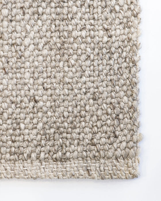 Nebraska Floor Rug in Pebble, close-up of a corner showing the edge and wool and viscose pile