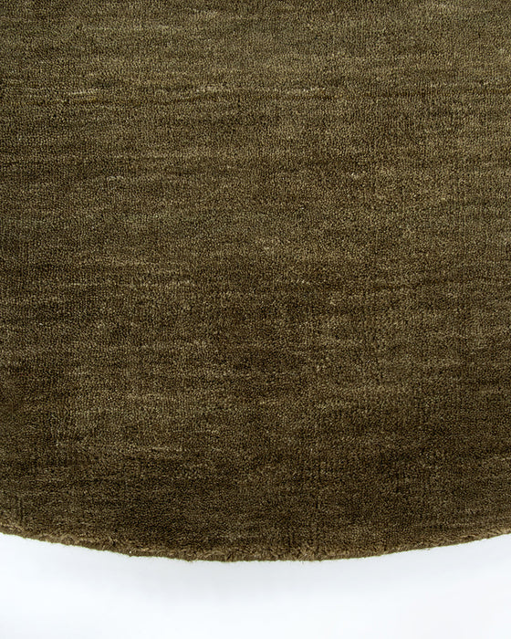Sandringham Round Floor Rug in Moss, close-up of the curved edge and wool weave